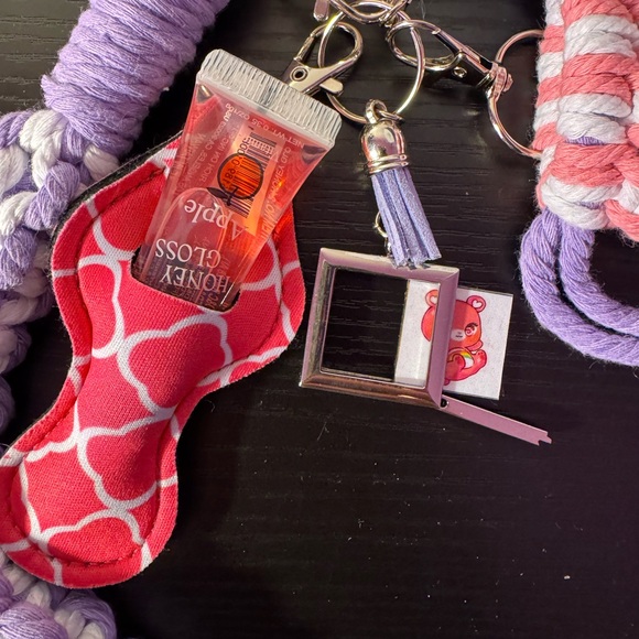 Keychain/Accessory Gift Set - Picture 4 of 6